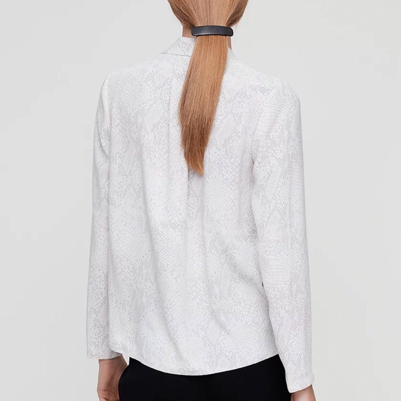 Babaton Aritzia Akira Blouse Matte Satin Snake Print Blouse Espace/Gray Size M - Picture 5 of 13